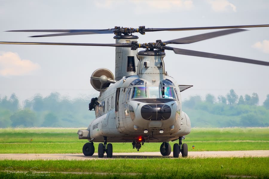 Boeing CH-47 Chinook — Low pass, Indian Air Force — aviation photography by Mach One Aviation