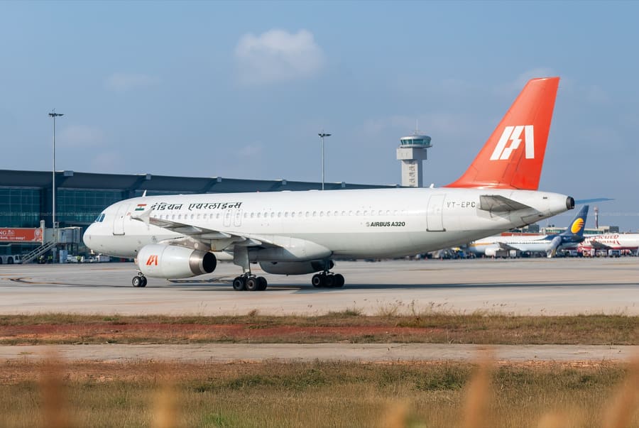 Indian Airlines — 2011, VOBL · Bengaluru — aviation photography by Mach One Aviation