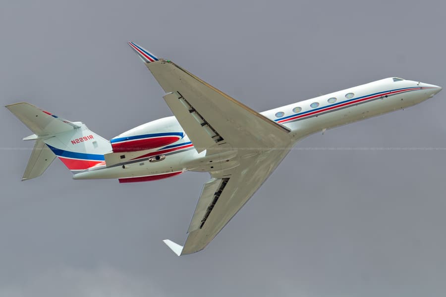 Gulfstream G550 — On rotation, N2291R · Ingersoll Rand — aviation photography by Mach One Aviation