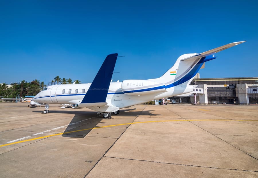 Bombardier Challenger 350 — Private operator — aviation photography by Mach One Aviation