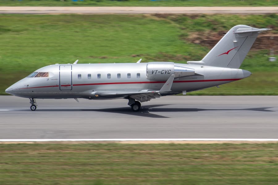 Bombardier Challenger 605 — VistaJet — aviation photography by Mach One Aviation